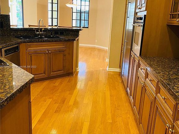 4th image of 1620 Passion Vine Cir #29-1