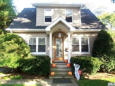 518 Park Ave, Merrick, NY, 11566