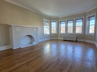 4831 W Roscoe St #2, Chicago, IL 60641