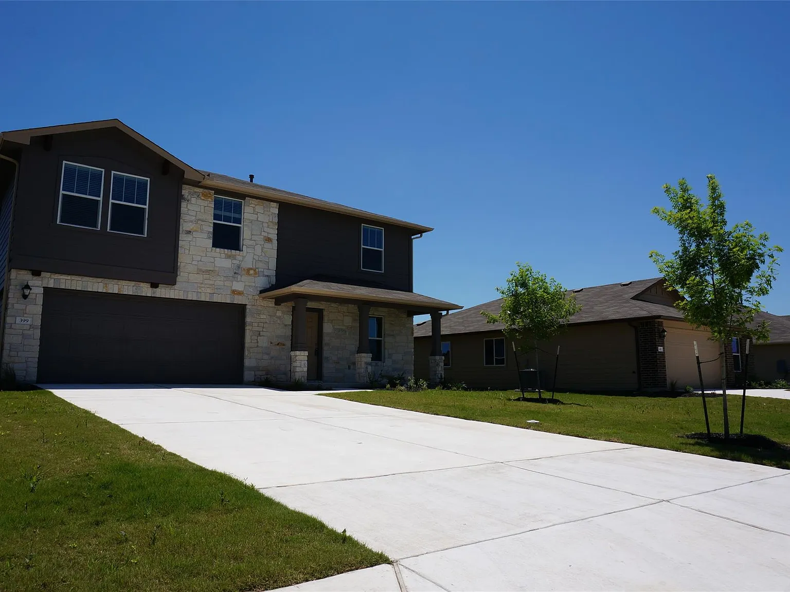 4 bed, 2.5 bath, 1969 sqft, $1,995 — Photo 2