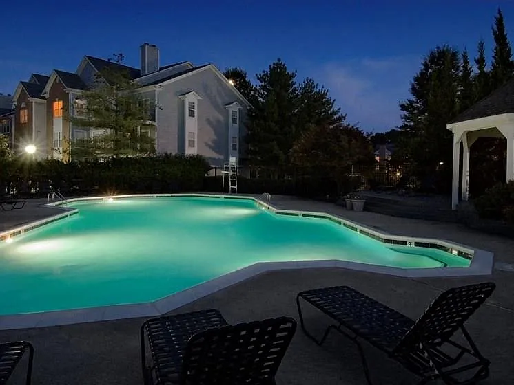 Henley at Kingstowne — Photo 19
