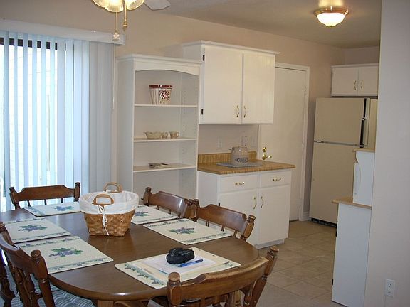 dining area/kitchen-spacious layout