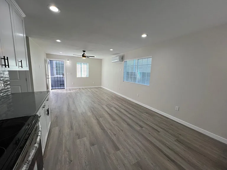 1155 Seminary Ave — Photo 10