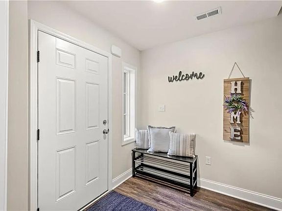 3rd image of 109 Meeder Ln