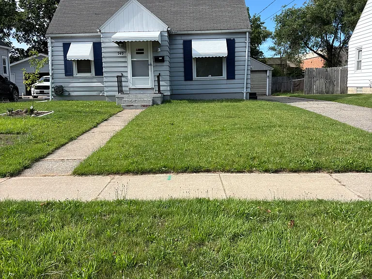 949 Canterbury St SW — Photo 1