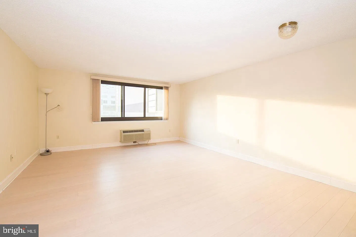 1 bed, 1.0 bath, 948 sqft, $1,995 — Photo 4