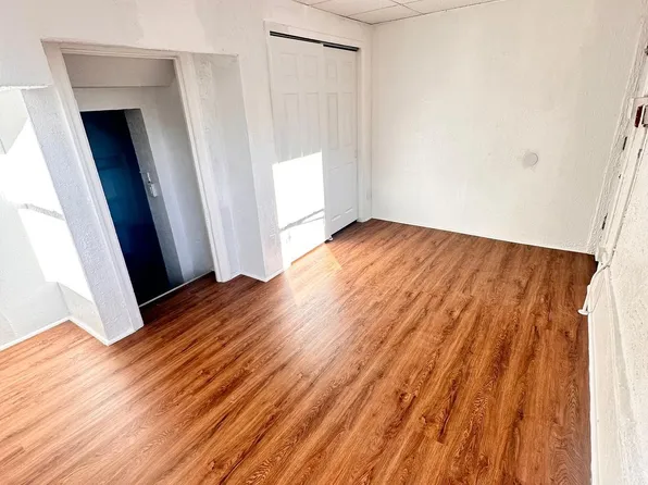4950 Walnut St #1R, Philadelphia, PA 19139