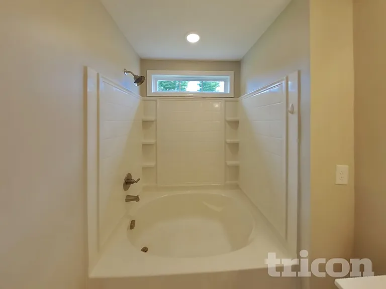 549 Medallion Cir — Photo 10