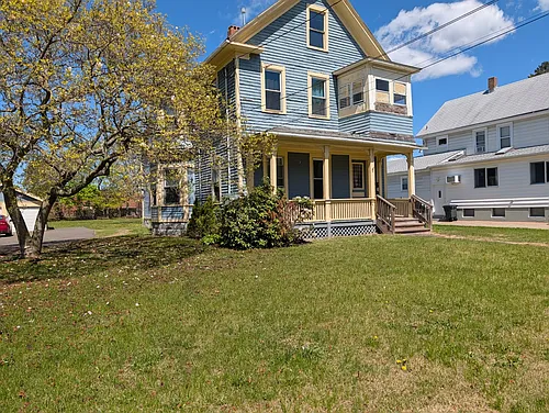 476 Thompson Ave Photo 1