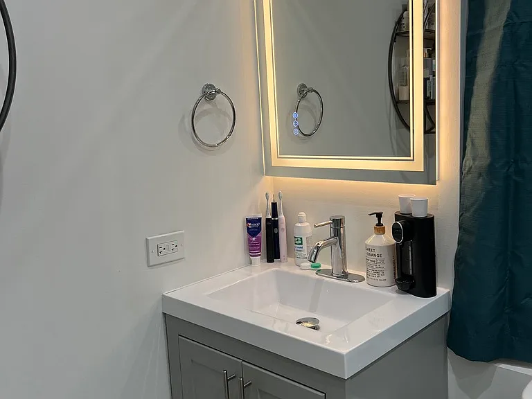 1114 N Wolcott Ave #1R — Photo 8