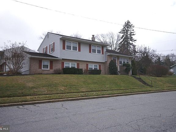 2nd image of 200 Oak Ave