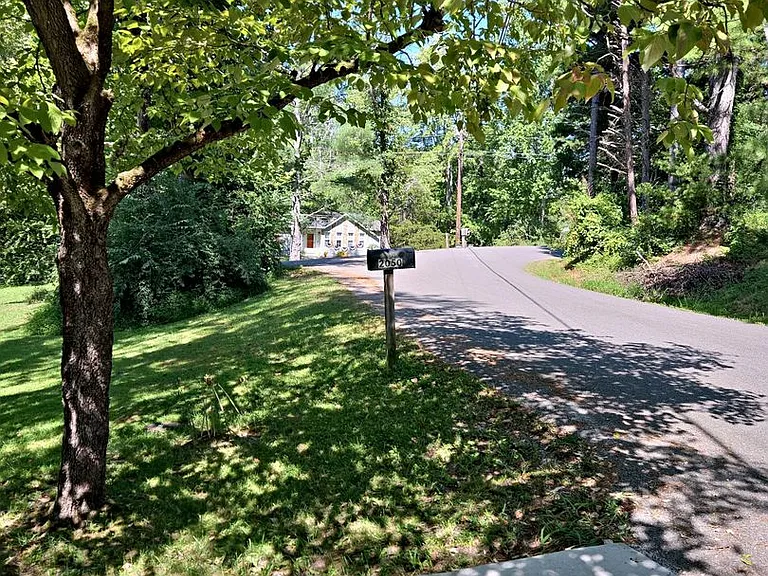 2050 Wildwood Rd — Photo 4