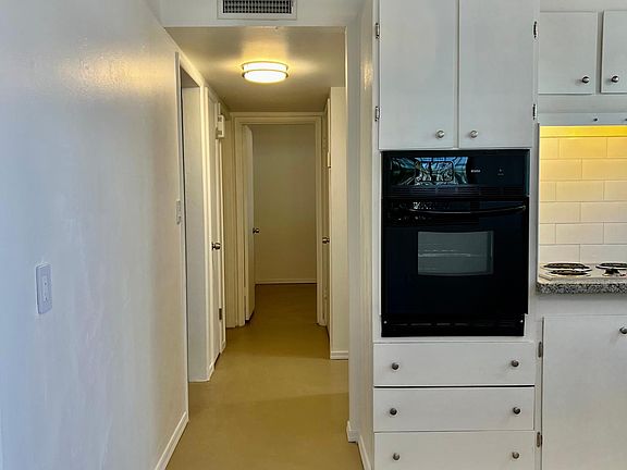 4th image of 1540 N Dodge Blvd