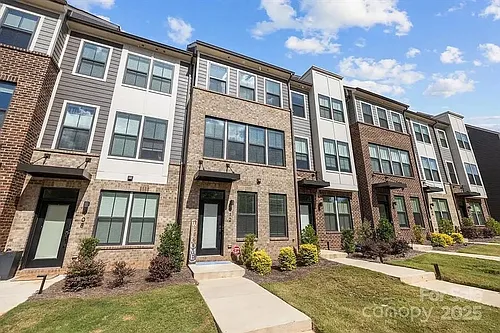 912 Broad River Ln Photo 1