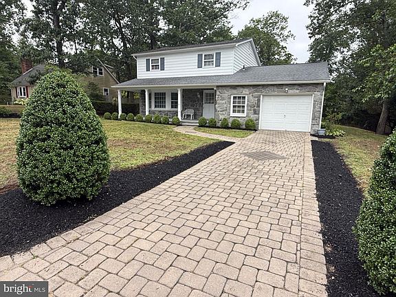 3rd image of 202 Patricia Ave
