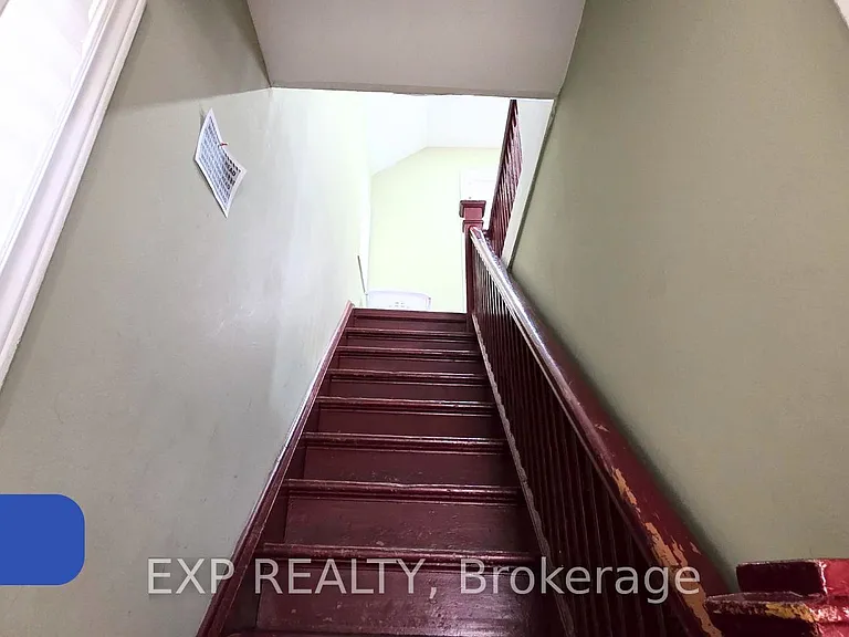 1562 Jane St — Photo 4