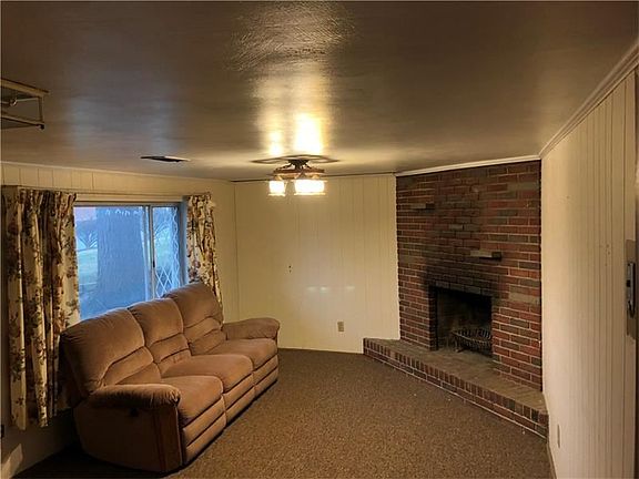 3rd image of 900 Vista Glen Dr