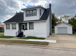 420 4th St, Oconto, WI 54153