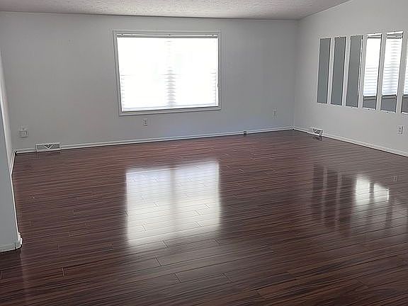 5th image of 727 Park Cir