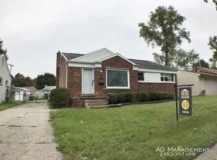 31611 Folkstone Dr, Farmington, MI 48336