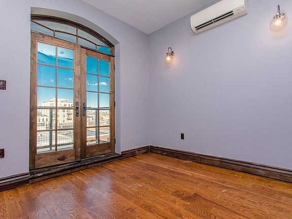3rd image of 311 Melrose St #B4