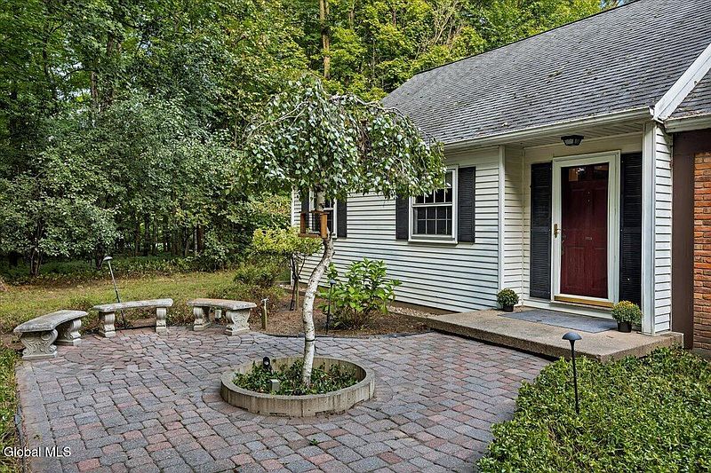 4th image of 962 Grooms Road