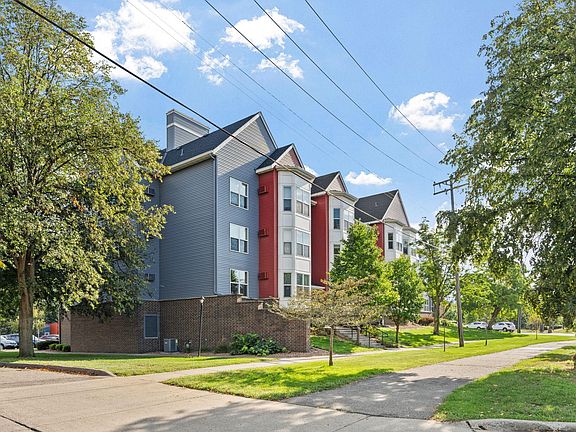 2nd image of 720 3rd Ave NE APT 325