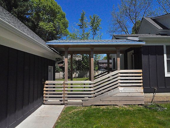 4th image of 516 Harriet St S