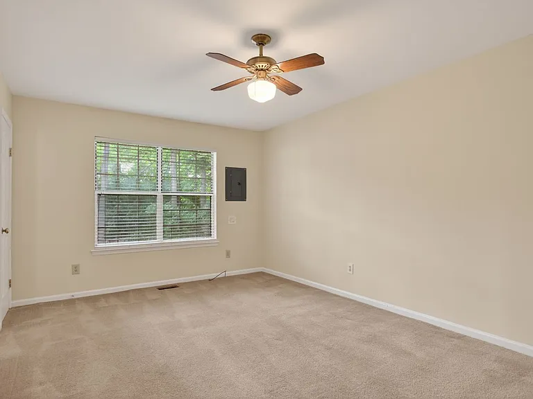 227 Ashridge Ln — Photo 10
