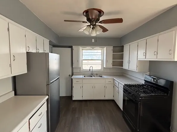 2050 Hickory Grove Ave, Racine, WI 53403