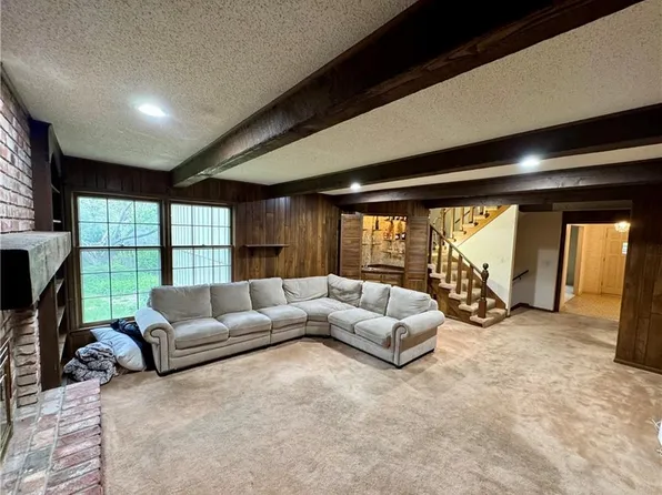 2116 W 120th Ter, Leawood, KS 66209