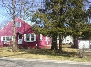 33 Ruth Pl, North Babylon, NY 11703