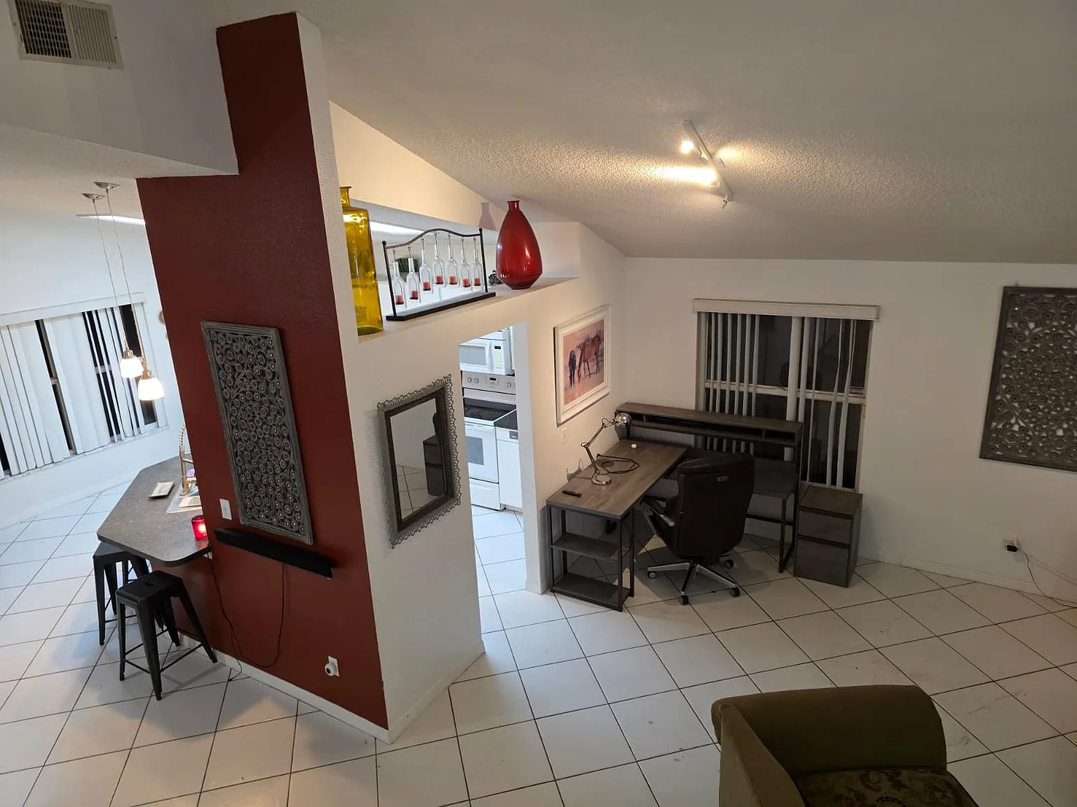 3 bed, 2.5 bath, 1400 sqft, $2,600 — Photo 4