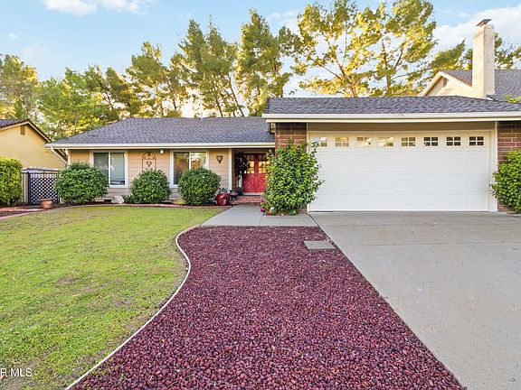 2nd image of 1638 Sweet Briar Pl