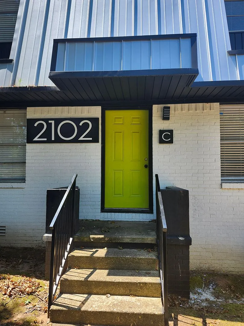 2B/1B Townhome — Photo 1
