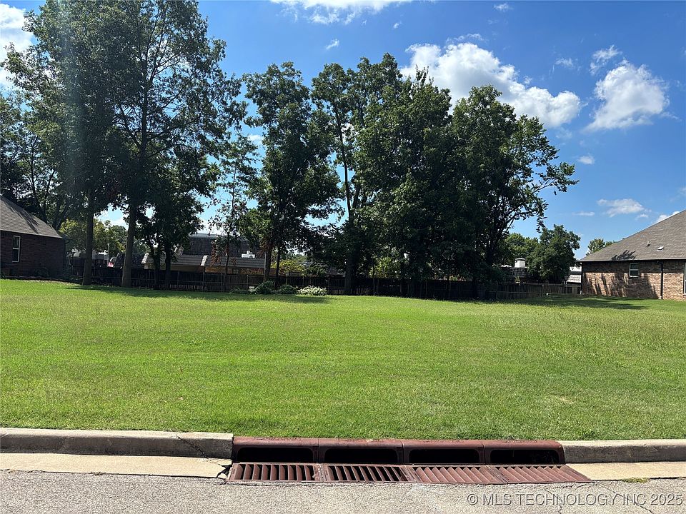2nd image of 3219 Boardwalk Ct