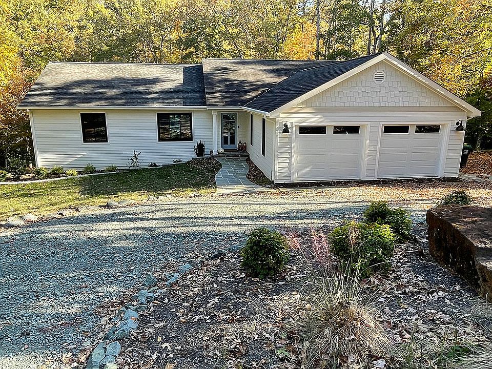 1st image of 11 Piedmont Ln