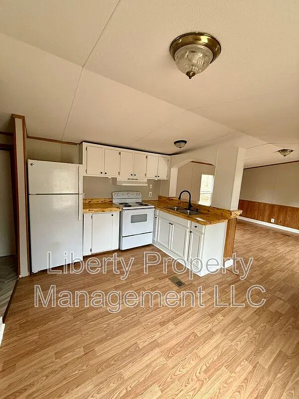 3 bed, 2.0 bath, $950 — Photo 4