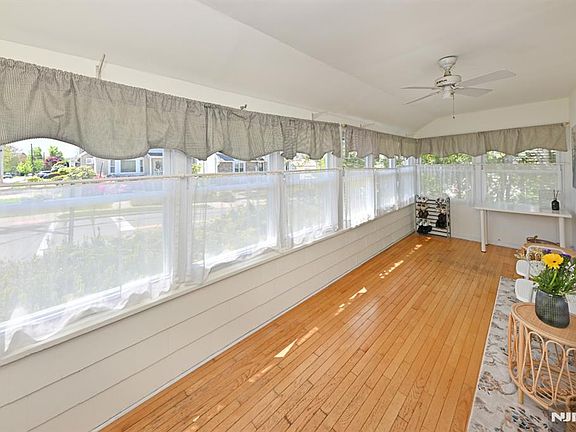 3rd image of 33 Parkway
