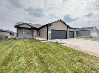 2307 E 37th St, Kearney, NE 68847