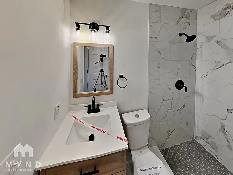302 Clancy St — Photo 12
