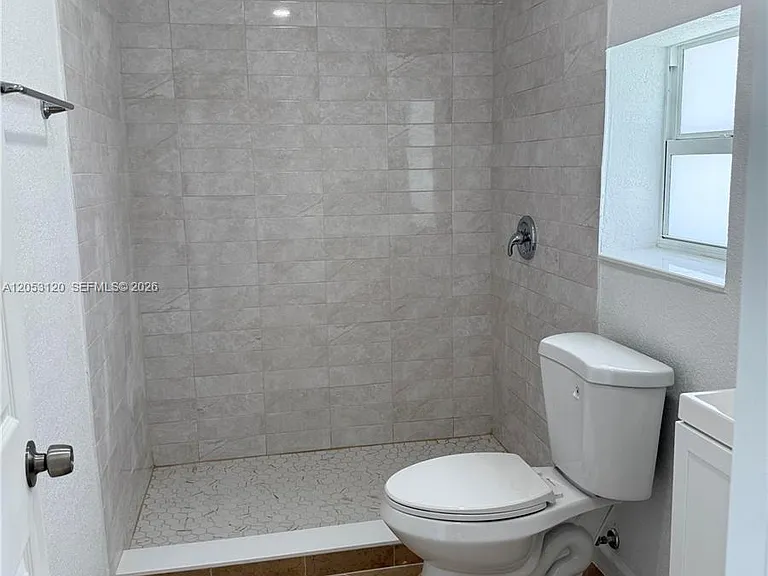 2120-2122 Thomas St #2122 — Photo 20