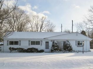 2037 Henbert Rd, West Bloomfield, MI 48324