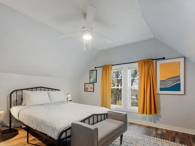 4023 Charlotte St — Photo 15
