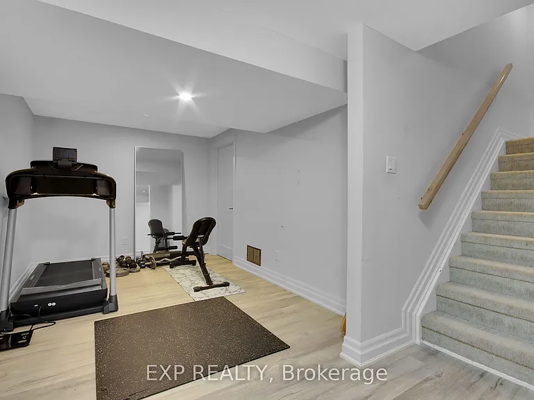 895 Dresden Cres — Photo 37