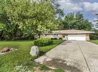 6225 S Cameron Ln, Mapleton, IL 61547