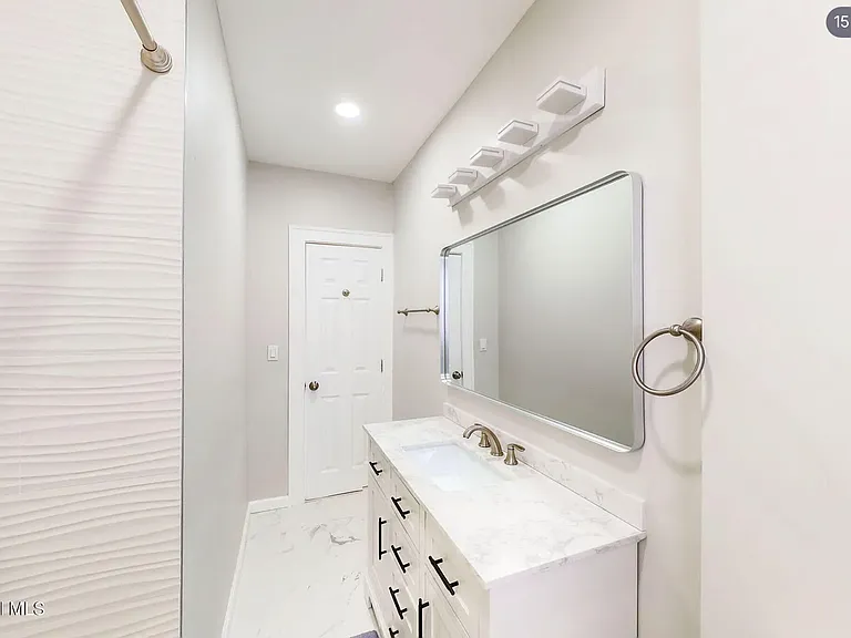1020 Washington Ave — Photo 9