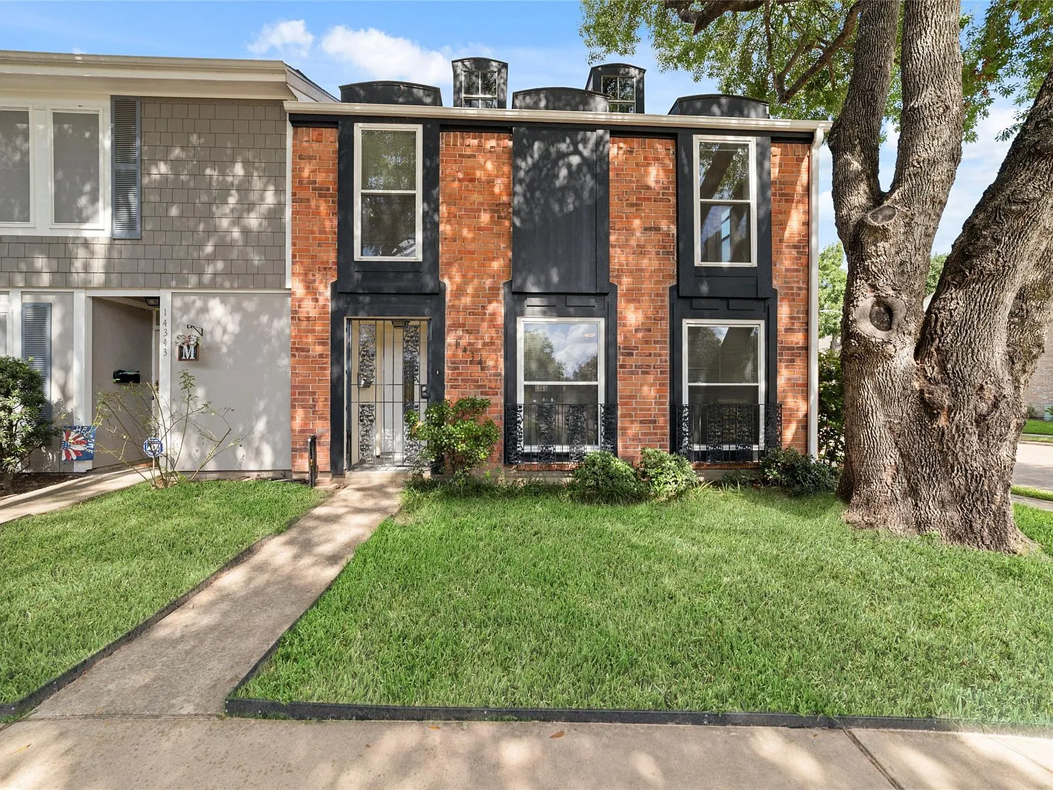 3 bed, 2.5 bath, 2016 sqft, $2,400 — Photo 1