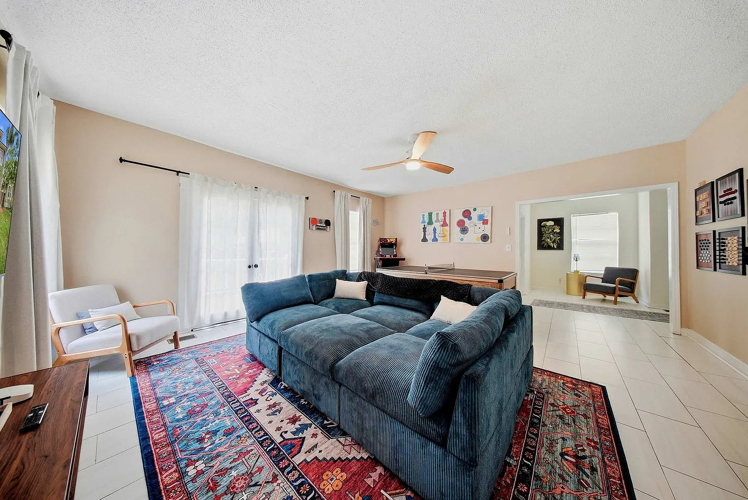 5 bed, 2.0 bath, $9,871 — Photo 2