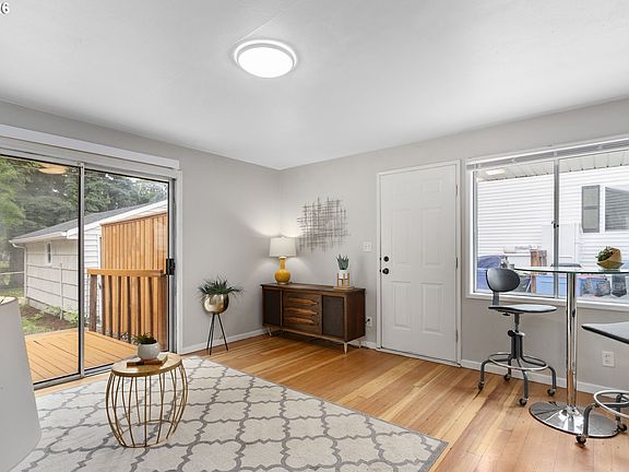 3rd image of 1108 Grand Blvd